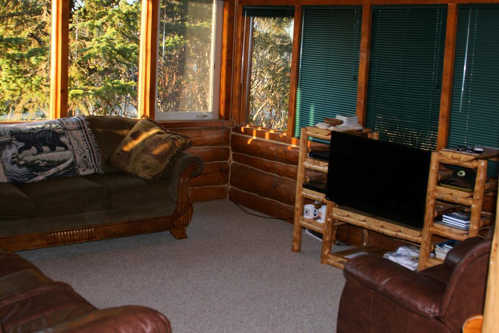 Bear Den Vacation Home Anchor Point Room photo